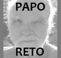 Clique aqui para conhecer (ou lembrar) e curtir algumas das preferências e opiniões de Joaquim Assis respondendo de bate-pronto.  Descrevemos para você: sobre fundo cinza indefinido, imagem pb esmaecida do rosto de Joaquim Assis em contraluz. Ele olha sério para nós. Os cabelos brancos recebem a luz do sol. Sobre ela, em letras pretas, na parte superior e inferior, centralizado, está escrito “PAPO RETO”